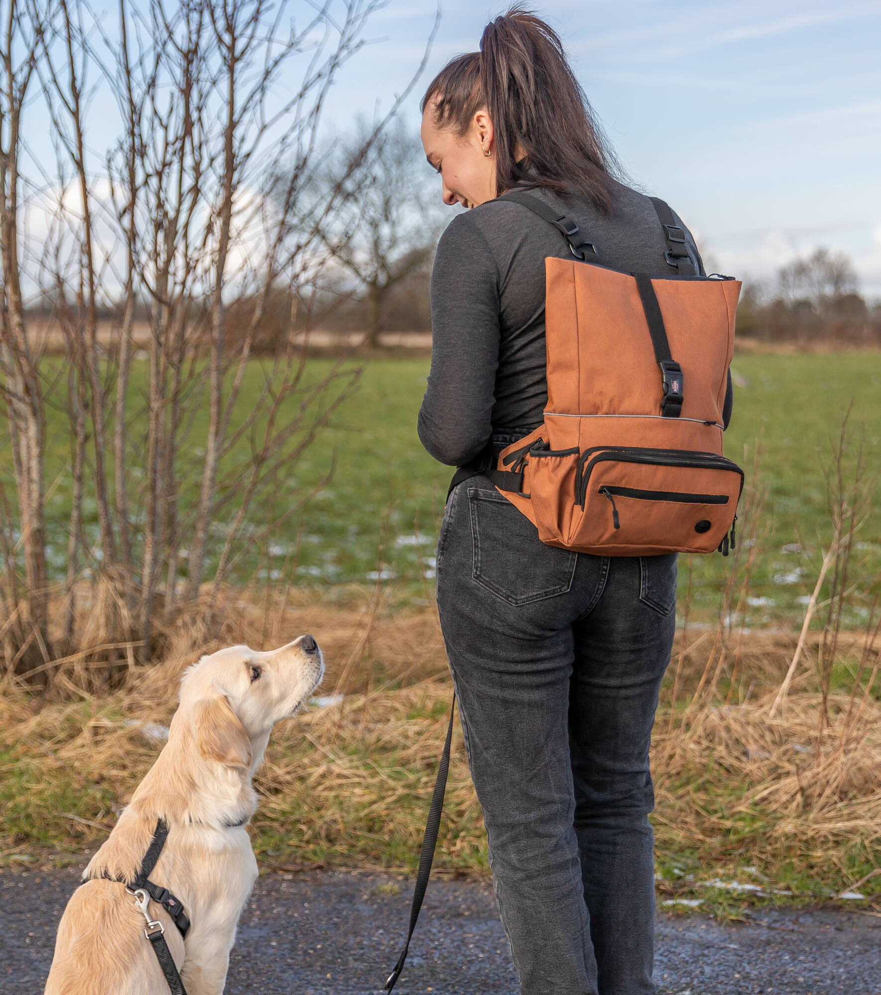 Trixie rolltop rugzak / heuptas met aanlijn-systeem hond